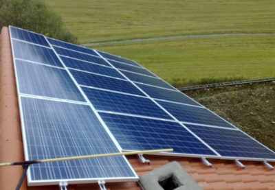 Fotovoltaiská elektrárna na střeše rodinného domu v Písku
